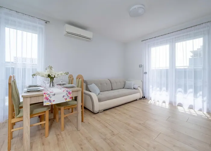 Beautiful Apartment With A Spacious Balcony In Wroclaw By Noclegi Renters