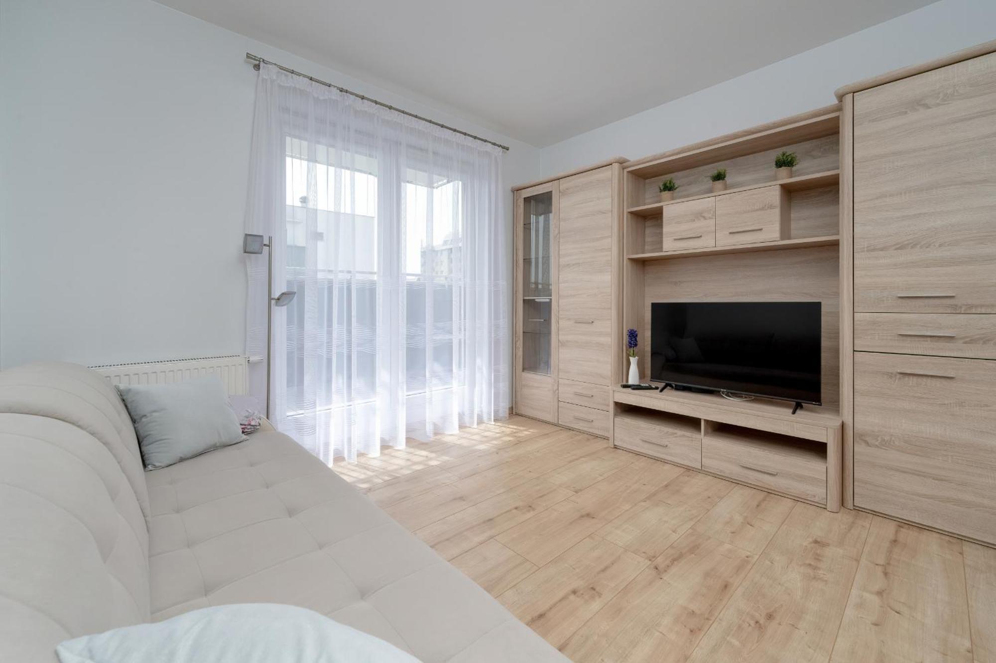 Beautiful With A Spacious Balcony In By Renters Apartment Wroclaw