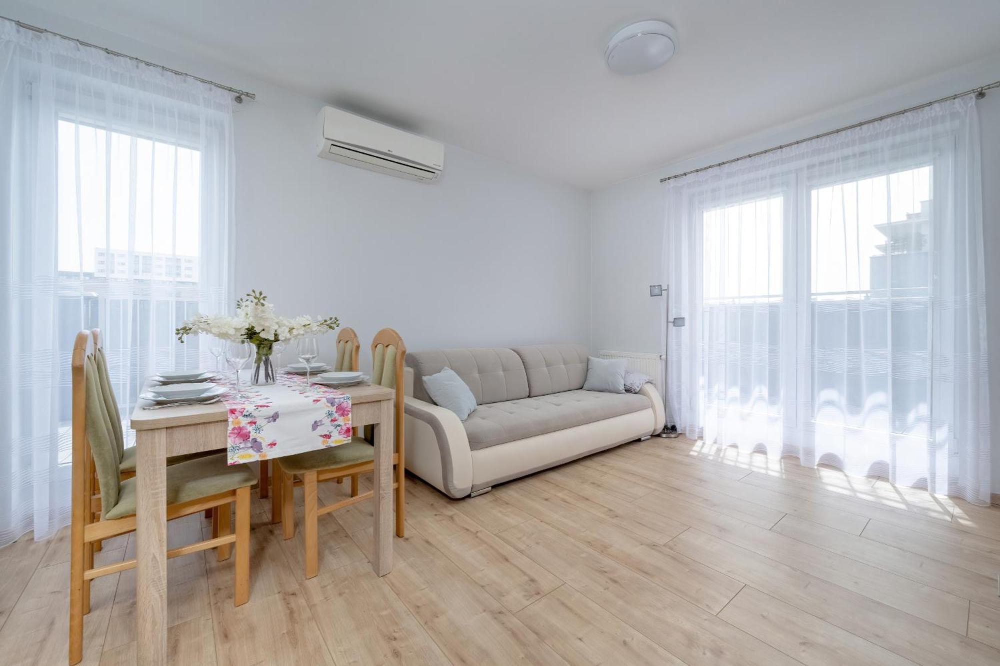Beautiful With A Spacious Balcony In By Renters Apartment Wroclaw