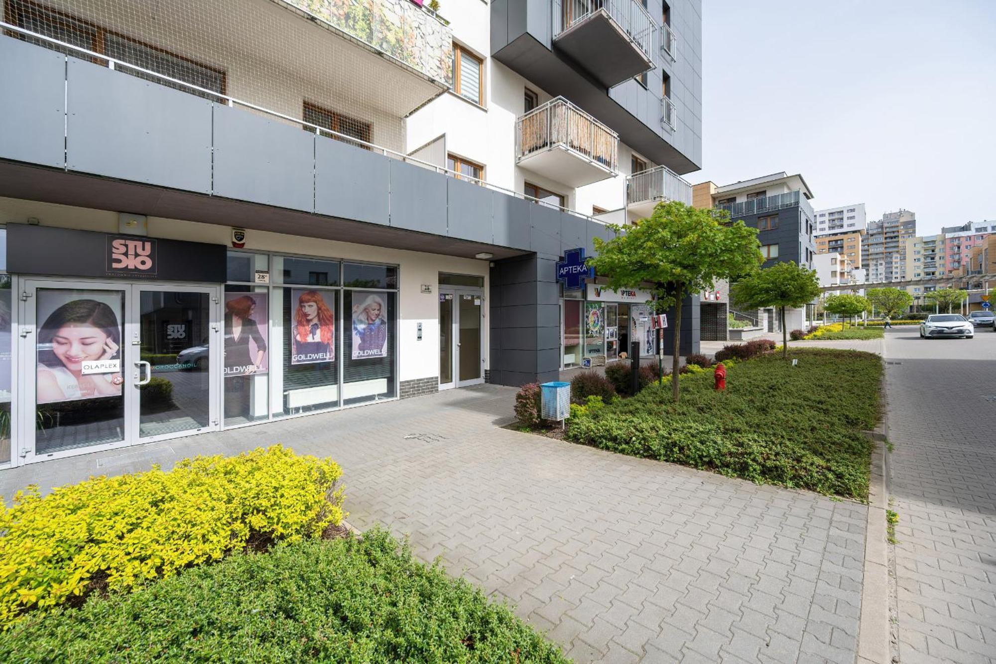Beautiful With A Spacious Balcony In By Renters Apartment